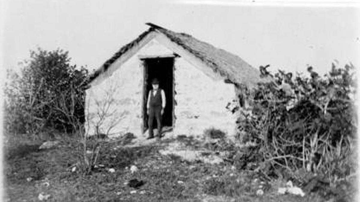Captain William Bunce established a rancho at the mouth of the Manatee River.