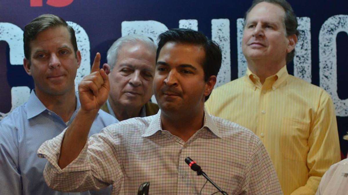 U.S. Rep. Carlos Curbelo of Miami, pictured here endorsing Marco Rubio for president, has filed a bill in Congress to curtail automatic welfare benefits to Cuban immigrants.