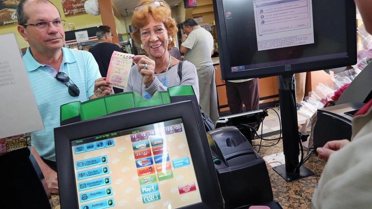 Vilma Gutierrez and Luis Rodriguez buy Powerball tickets at Sedano's Supermarket on Coral Way and 122nd Avenue on Thursday January 7, 2016. The Powerball jackpot is at $440 million as of Tuesday, and the Mega Millions jackpot is at $418 million.