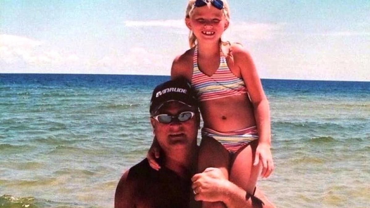 As a child, Bailey Sellers perches atop her father Michael William Sellers’ shoulders at the beach. Sellers shared this photo on Twitter on her 21st birthday on Nov. 24, 2017, along with the flowers and card he had sent to her. Every year since she was 16 her dad sent her a floral arrangement. He pre-paid for five years worth of deliveries before he died of cancer at 56.
