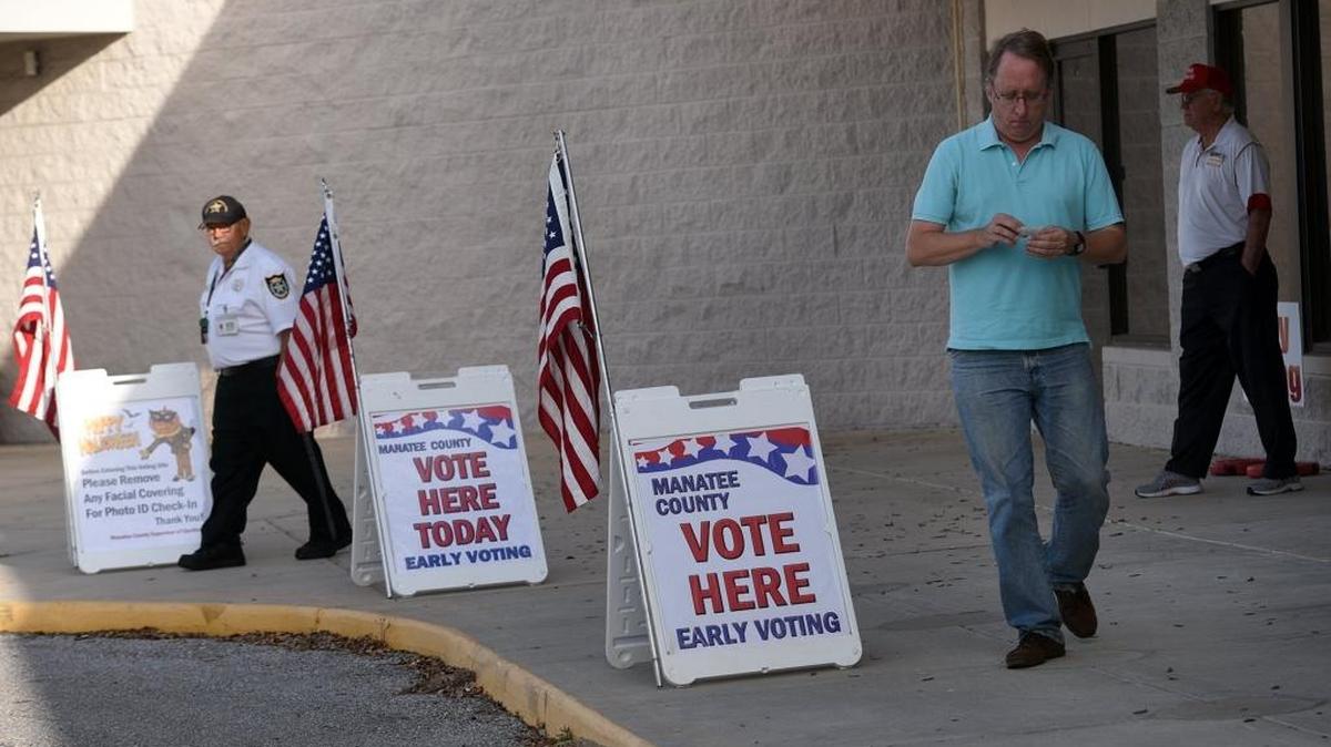 Early voters cast their ballots at the Manatee County Supervisor of Elections Office on 301 Boulevard in Bradenton on Oct. 24