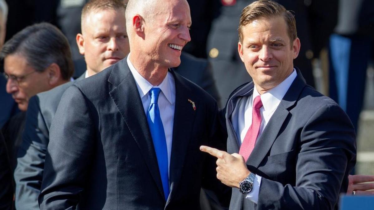 Lt. Gov. Carlos Lopez-Cantera points to Florida Gov. Rick Scott at the Florida state Capitol in Tallahassee, after their inauguration in January 2015.