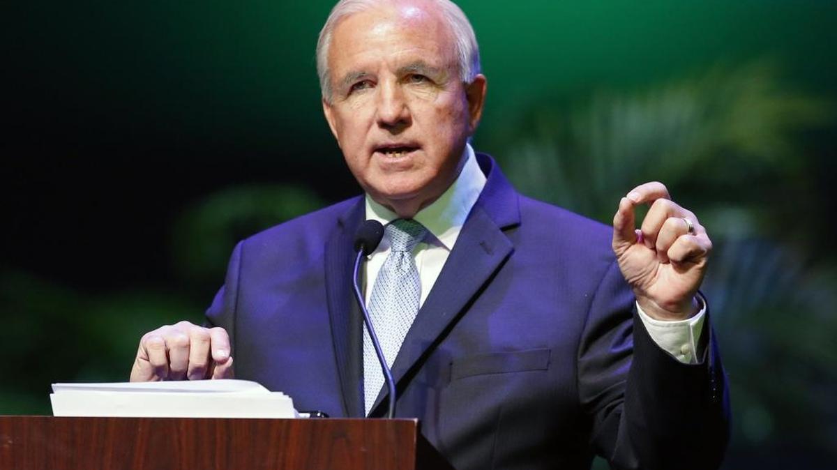 Miami-Dade Mayor Carlos Gimenez ordered the county jail to comply with federal immigration detention requests, effectively undoing the county’s position as a “sanctuary.”