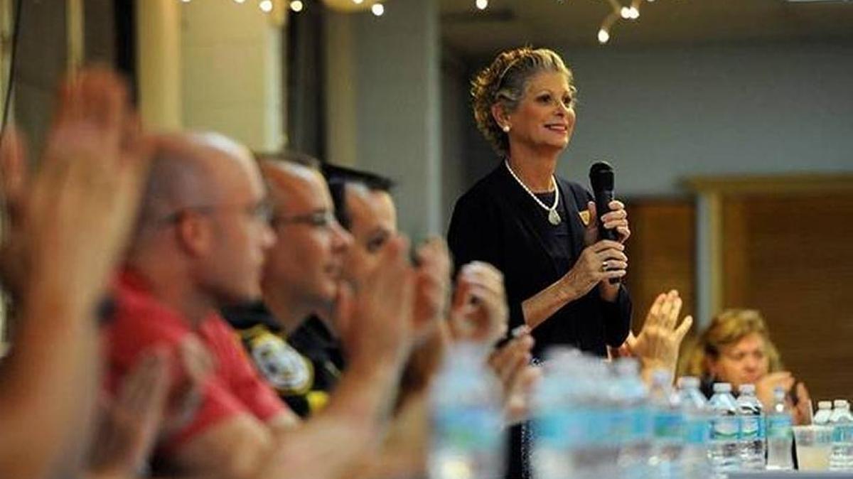 Commissioner Robin DiSabatino had announced in April 2017 that she would run for re-election in 2018. But on Friday she said she had reversed her decision.