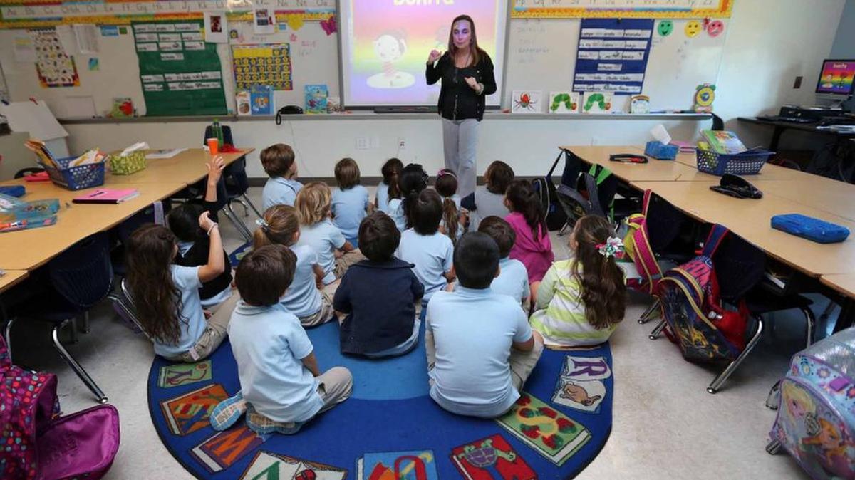 Teacher Laura Castro teaches Spanish in her Kindergareten EFO Program class discussing synonyms at Aventura Waterways K-8 School in Aventura on Thursday, May 14, 2015