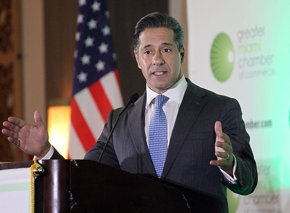 Alberto M. Carvalho, superintendente de las Escuelas Públicas de Miami-Dade, habla en enero en un evento de la Cámara de Comercio del Gran Miami.