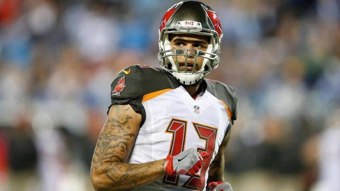 Tampa Bay Buccaneers wide receiver Mike Evans apologizes for anti-Trump protest
