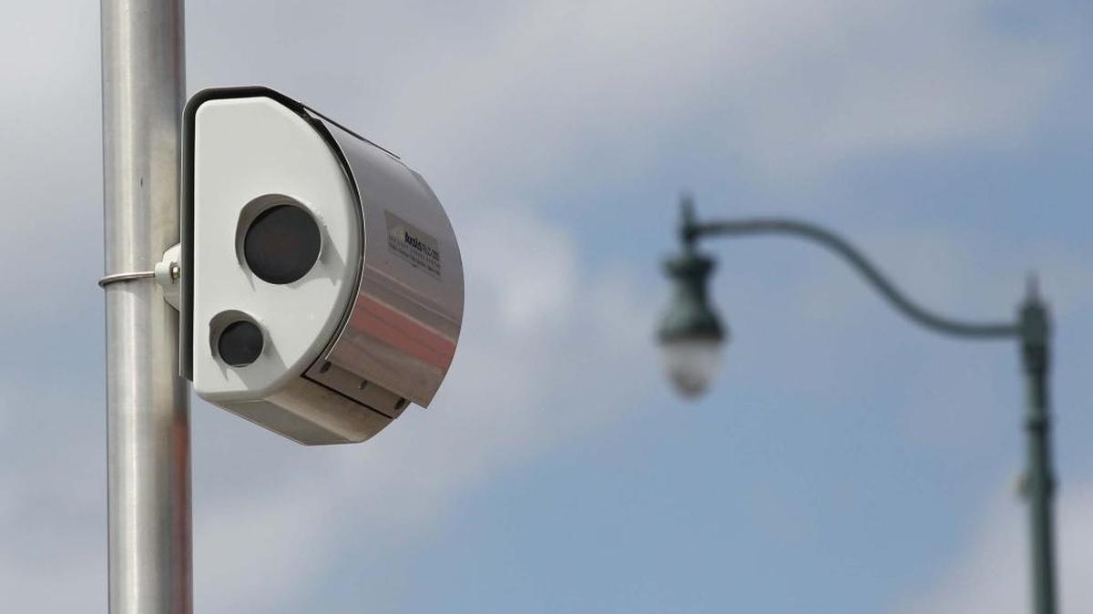A 'Red Light' camera' at the corner of Southwest 8th street and 4th Avenue in Little Havana near I-95 on Thursday, March 10, 2016.