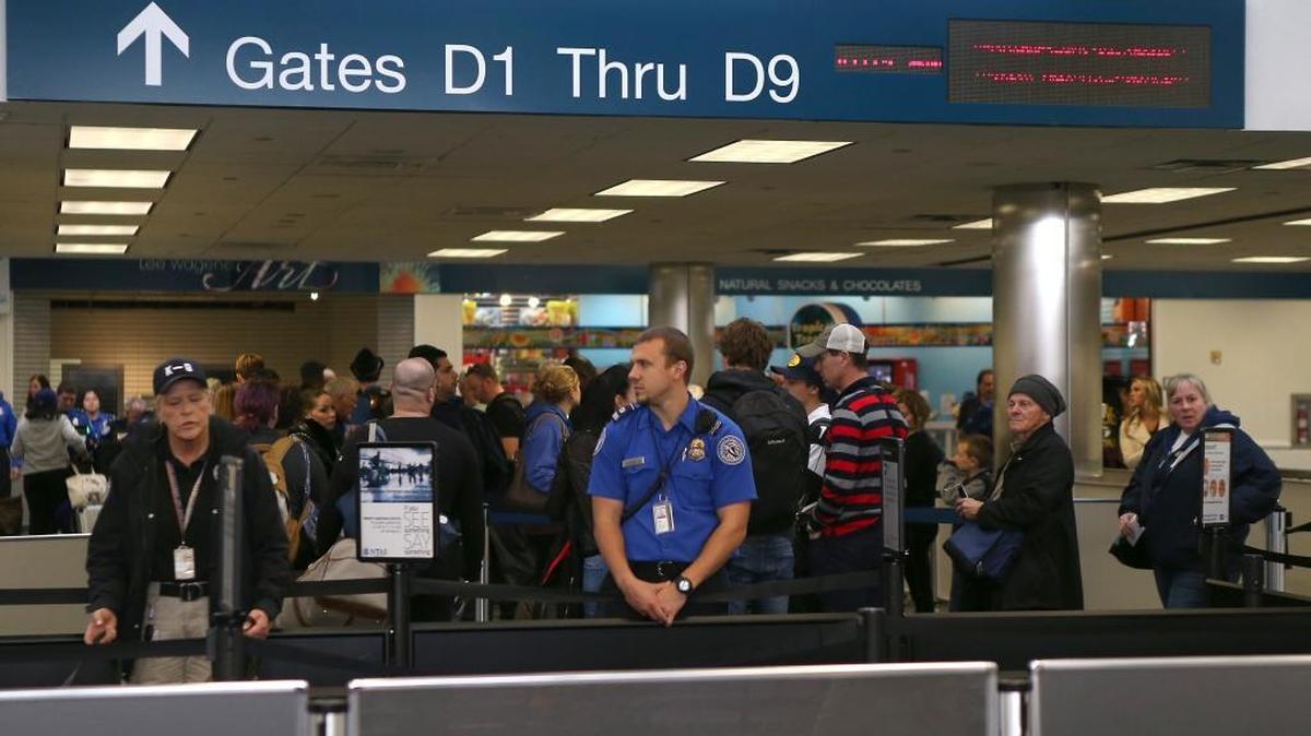 Crowds at Fort Lauderdale-Hollywood International Airport in Terminal 2 on Monday, Jan. 9, 2017.