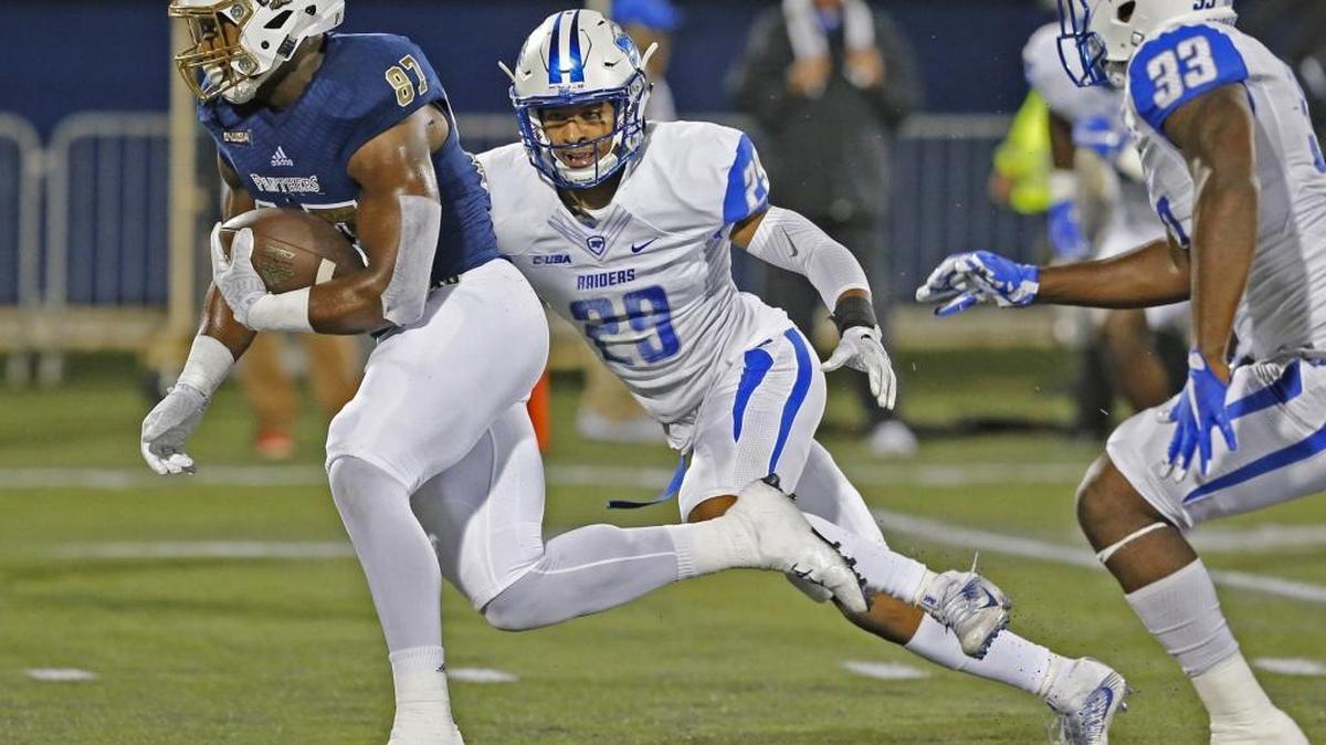 FIU tight end Jonnu Smith breaks away to score in the first quarter against Middle Tennessee State, Oct. 29. It would be Smith’s last college game.