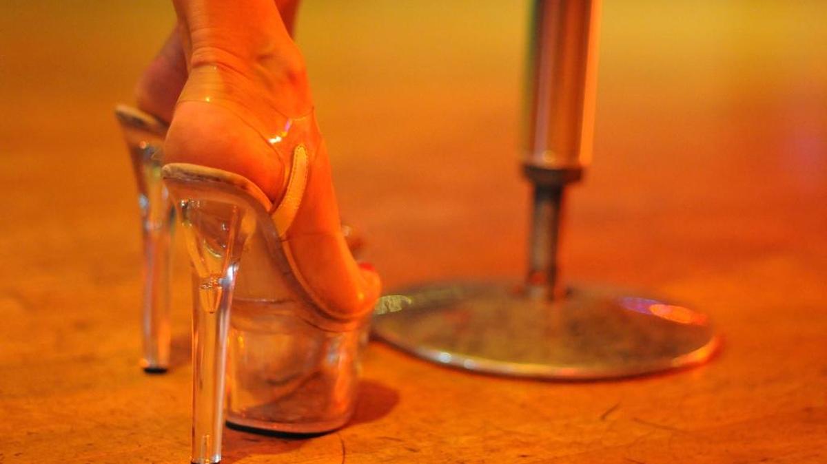 A trial court ruling barring two women from entering an Orlando strip club without a man has caused a constitutional chain reaction. Miami Beach argues that local Human Rights Ordinances are under attack, and the city is leading an effort to overturn the ruling.
