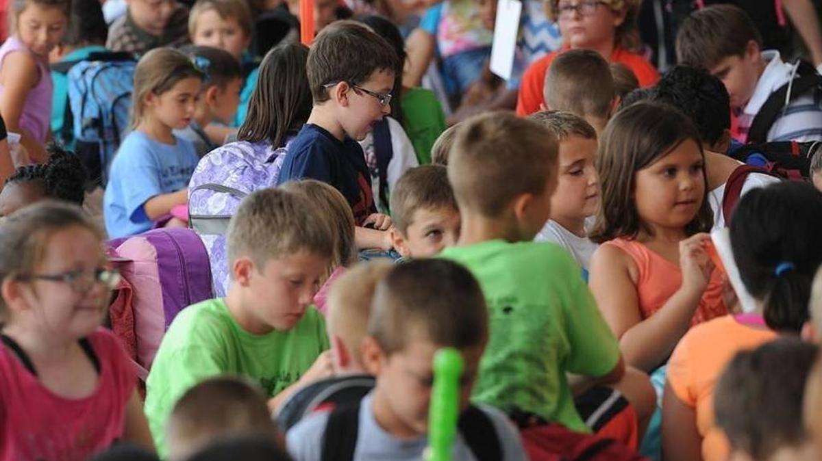 Students at Mills Elementary School wait for their ride on the last day of the 2014-15 school year.