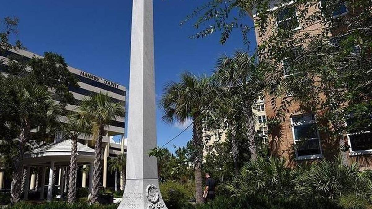 Confederate monument in downtown Bradenton, outside Manatee courthouse