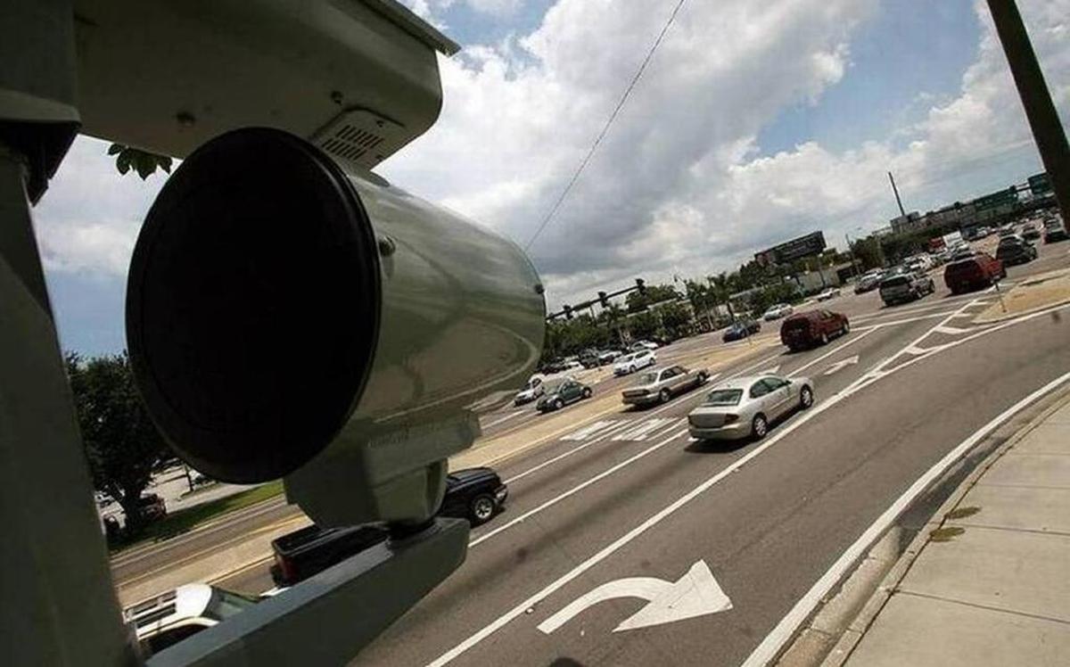 The Manatee Board of County Commissioners voted in favor of a trial period of four months where certain red-light camera violations will not be ticketed.