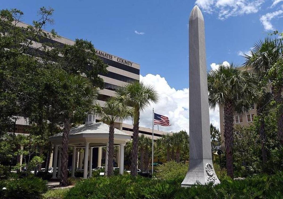 Downtown Bradenton’s controversial monument to the Confederacy could be restored to its original location outside the Manatee County Courthouse later this year.