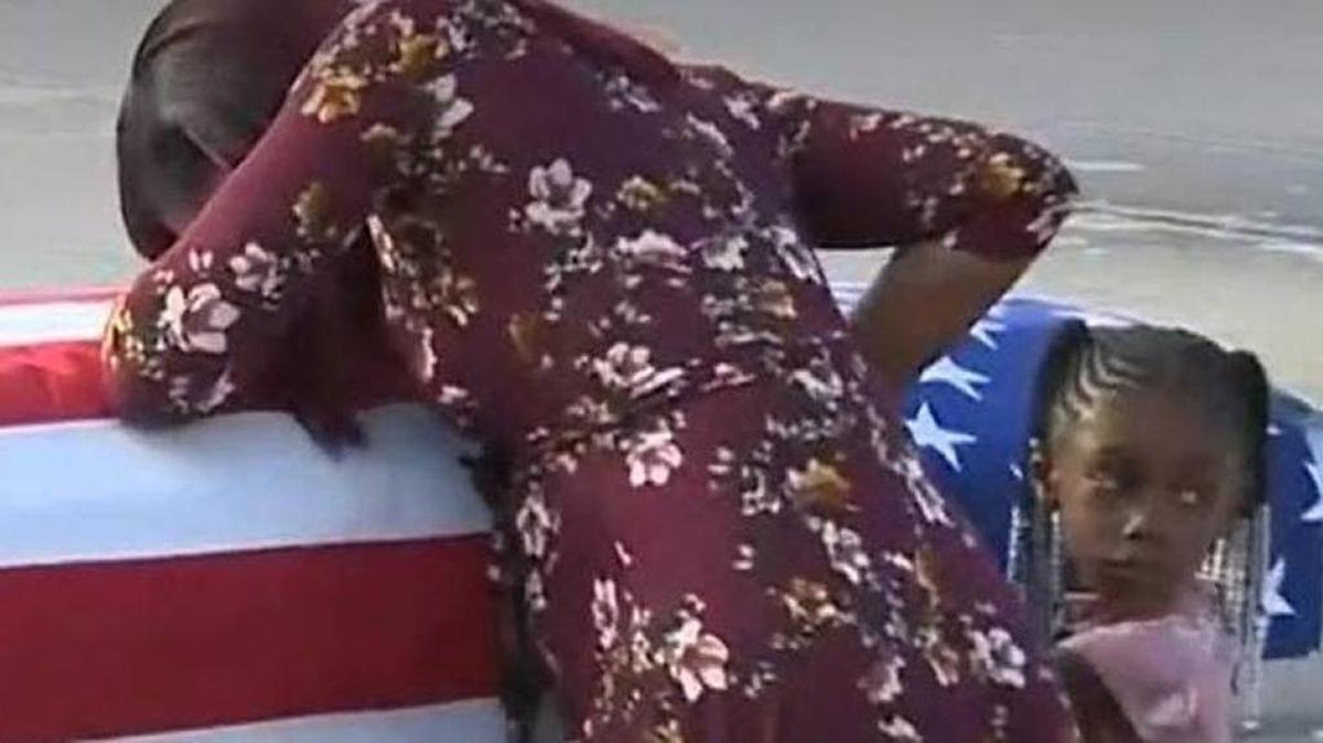Myeshia Johnson grieves at her husband’s coffin.