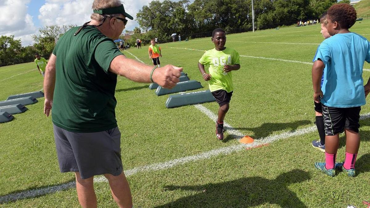 Former Manatee High football coach Joe Kinnan, who worked a camp with Willie Taggart in Palmetto during the summer, will stay with South Florida through at least the Bulls’ bowl game.