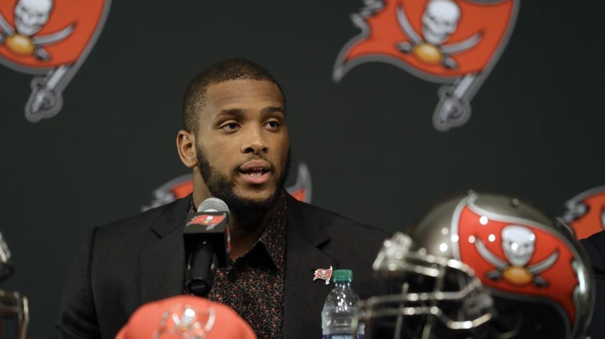 Tampa Bay Buccaneers first-round pick O.J. Howard was among the rookies who reported Tuesday ahead of their first workout on Wednesday. Veterans report on Thursday and the Bucs’ first full workout, which is open to the public, is scheduled for Friday morning at One Buc Place in Tampa.