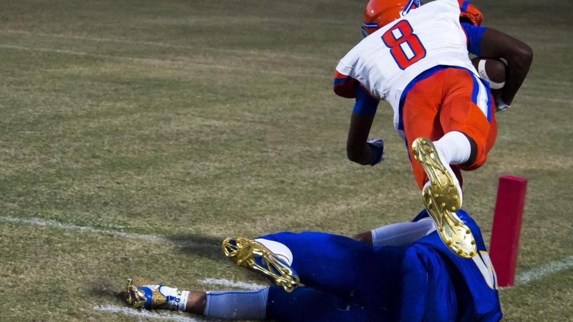 Southeast High’s Latrell Peavy wows both sides of Balvanz Stadium in Seminoles win