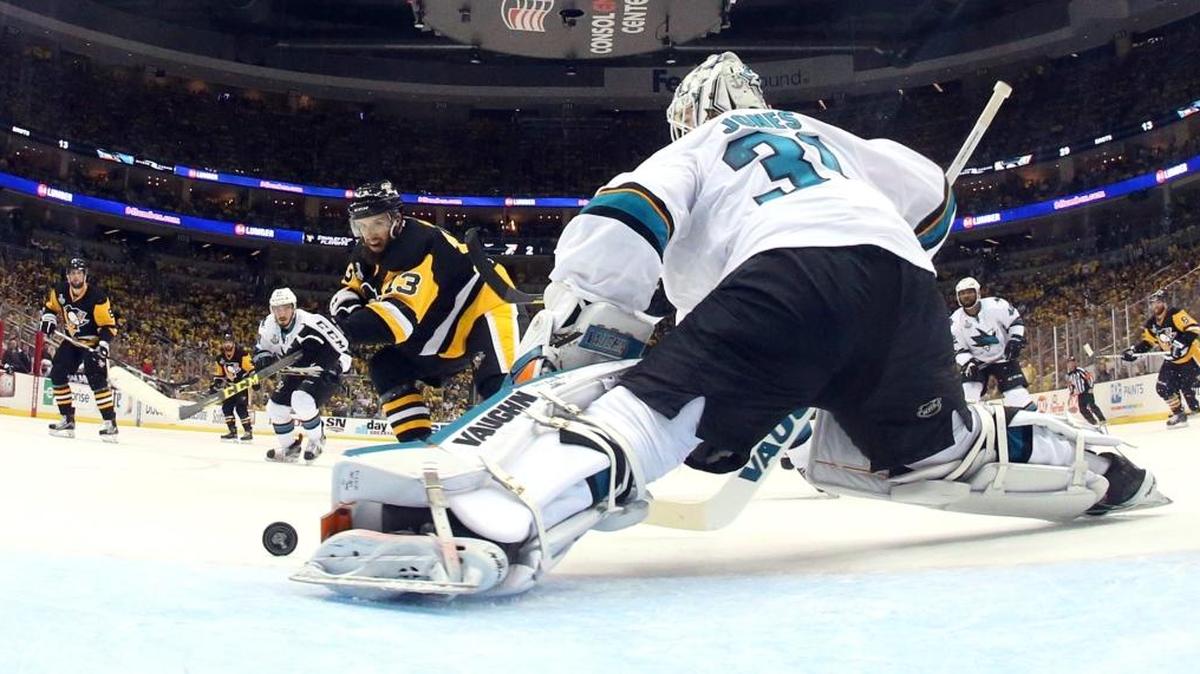 San Jose goalie Martin Jones makes a save with his left pad on a shot by Pittsburgh’s Nick Bonino during the second period of Game 5 of the Stanley Cup Finals on Thursday in Pittsburgh.