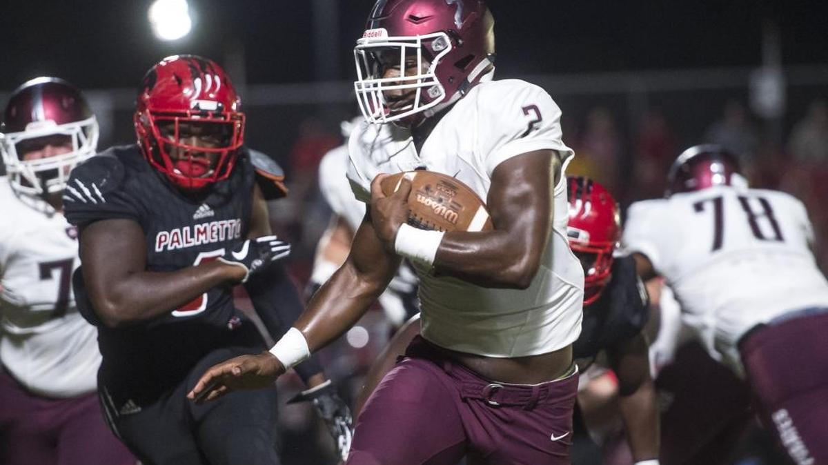 Deshaun Fenwick and Braden River host Lakewood Ranch and North Port in their final two Class 7A-District 11 games.