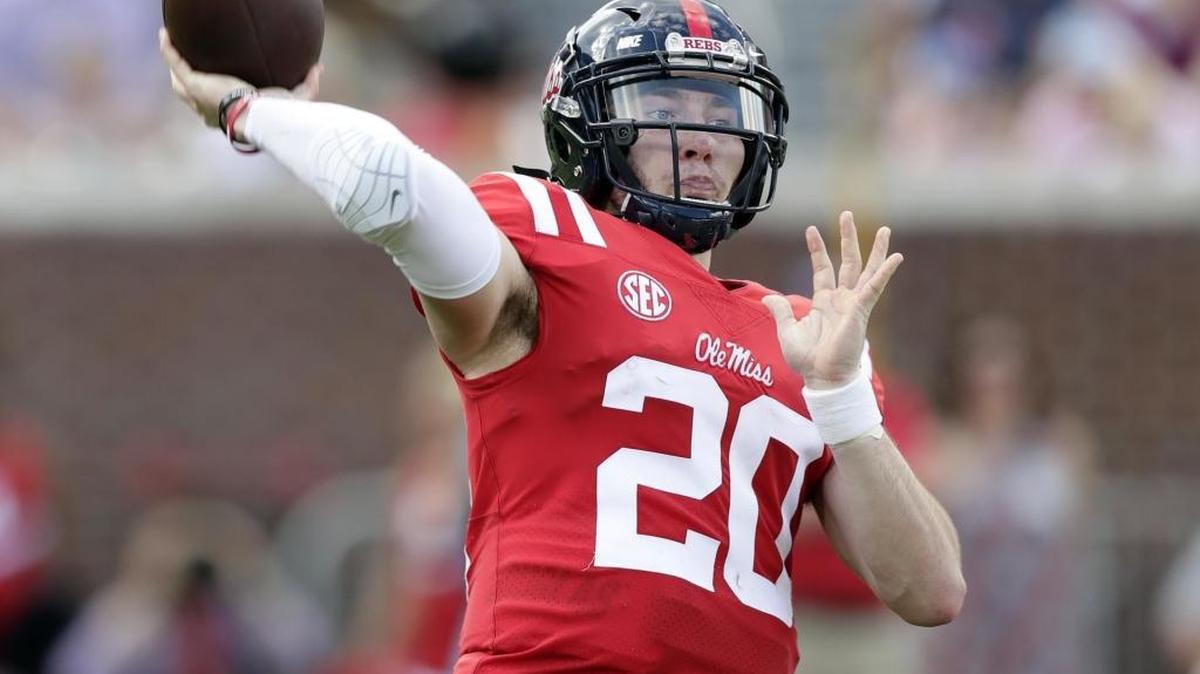 Former IMG Academy quarterback Shea Patterson is transferring from Ole Miss to Michigan.