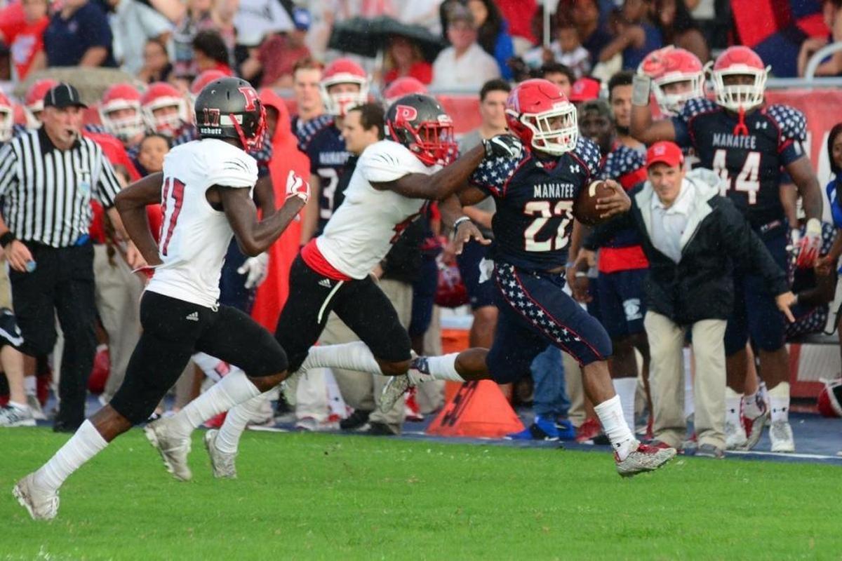Joshua Booker converts a fake punt during last season’s meeting, leading to the game’s only touchdown in Manatee’s 7-3 victory against Palmetto.