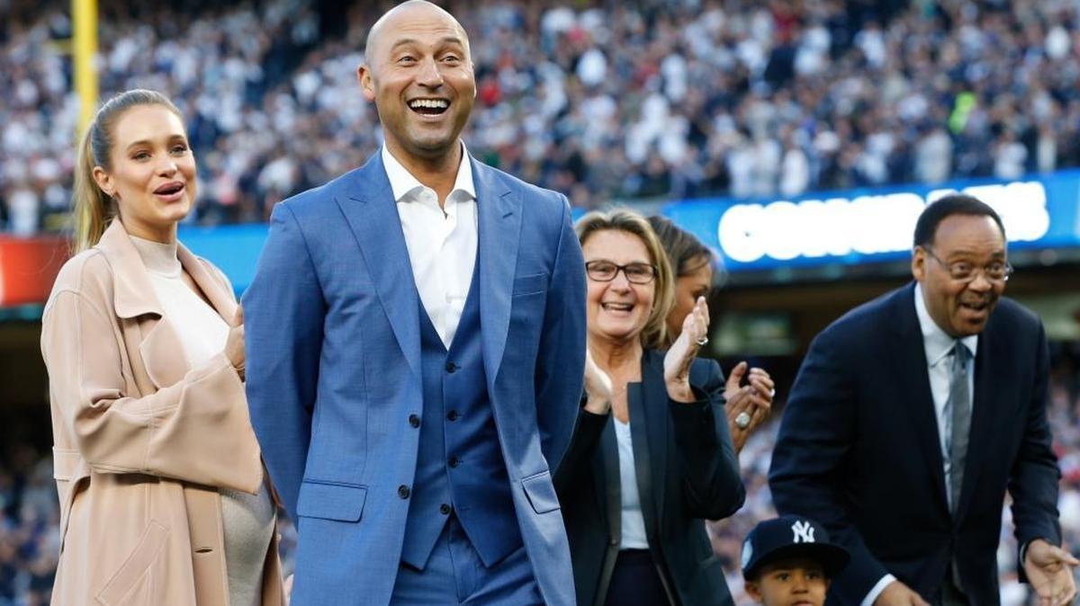 Derek Jeter and Bruce Sherman on Wednesday received the approval of Major League owners to buy the Miami Marlins from Jeffrey Loria for $1.2 billion.
