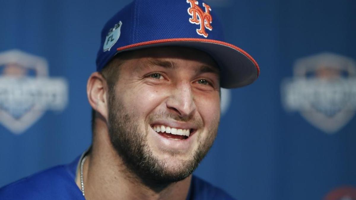 Former Florida Gators quarterback Tim Tebow earned an invite to spring training with the New York Mets for the second straight year.