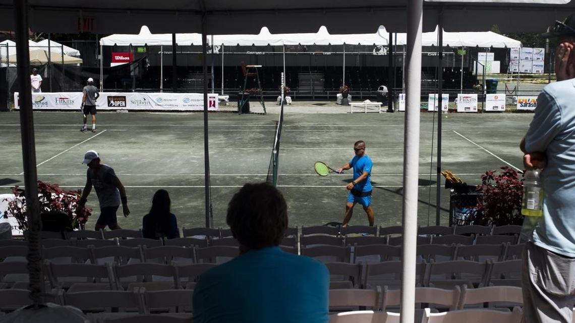 A guy named Tennys springs the Sarasota Open’s first big upset