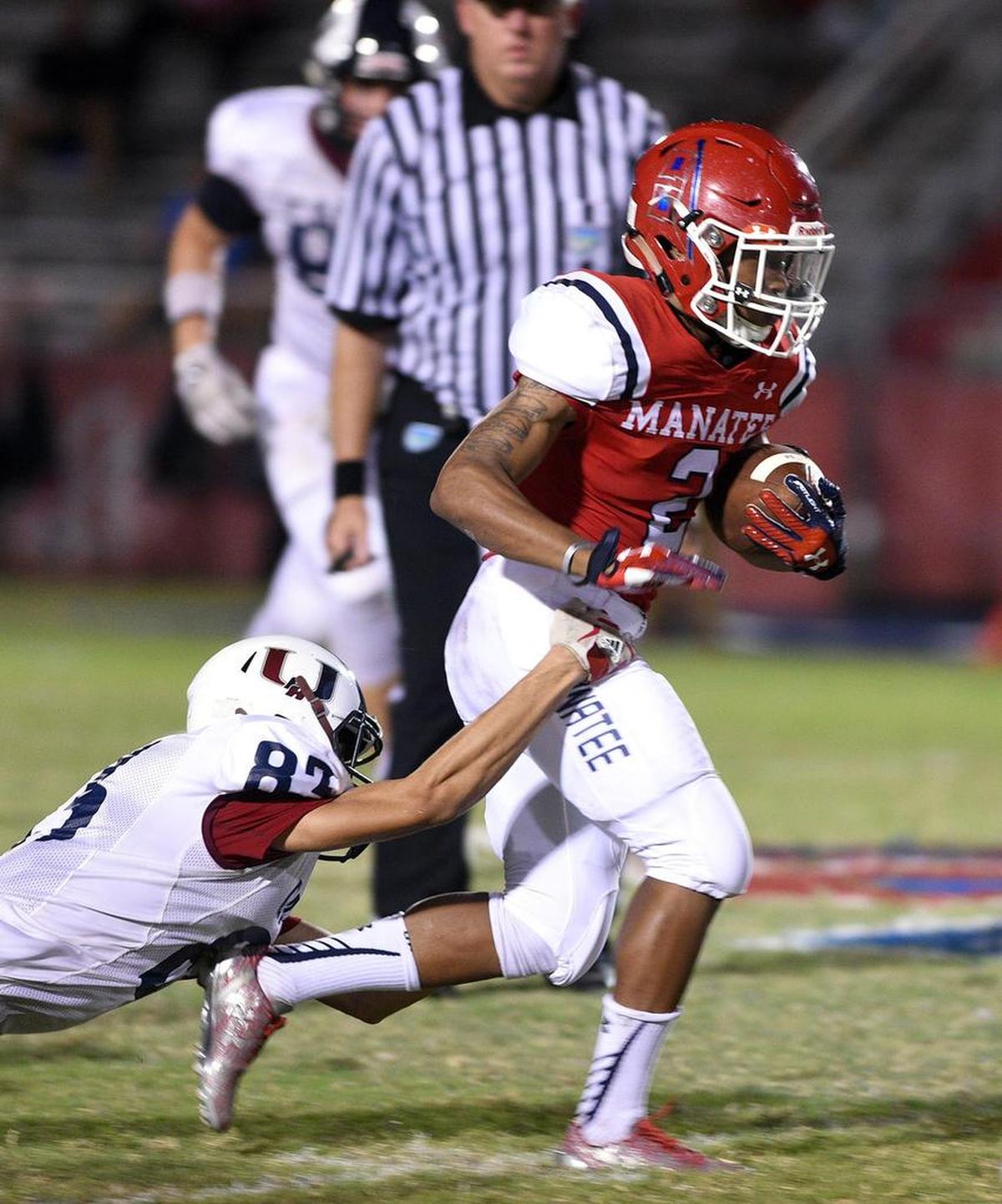 Manatee’s Napoleon Harris breaks free from Palm Harbor’s Lucas Gelep as the Hurricanes extend their winning streak to three.