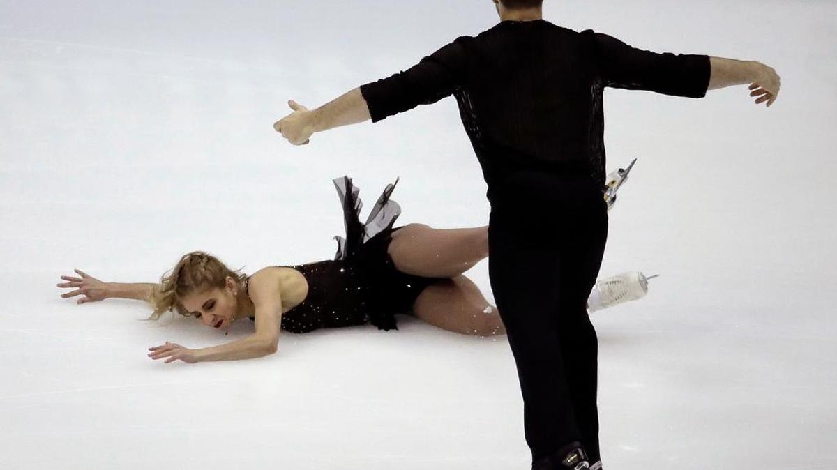 Tarah Kayne and Daniel O'Shea perform in the championship pairs short program during the U.S. Figure Skating Championships on Thursday in Kansas City, Mo.