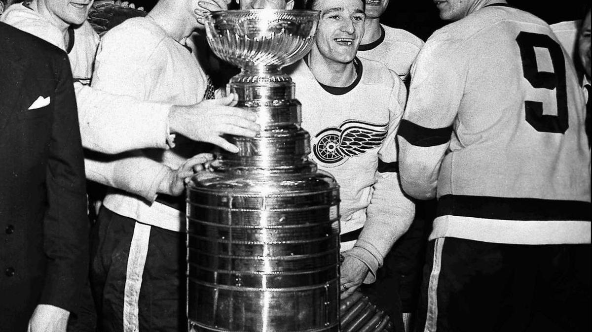 The Detroit Red Wings surround the Stanley Cup after beating the Montreal Canadiens in the 1955 Stanley Cup Finals. The Red Wings’ Gordie Howe is seen at right. Gordie Howe, the hockey great who set scoring records that stood for decades, has died. He was 88.