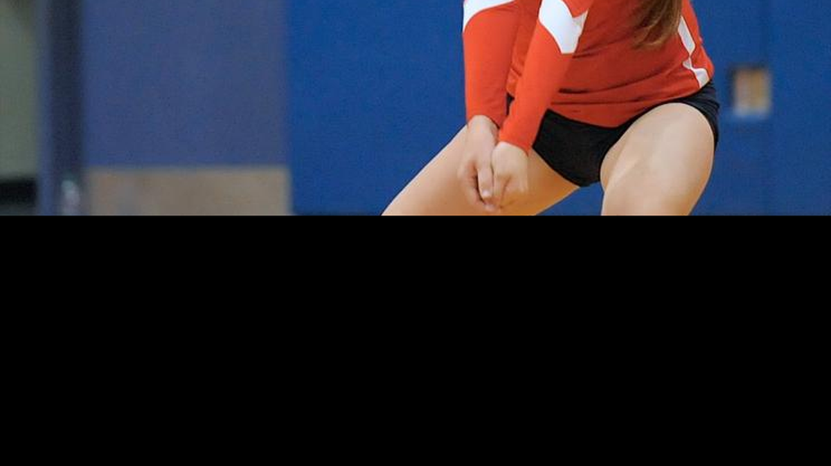 Manatee High School’s JoJo Coulter returns a volley during a match last season against Palm Harbor University at Manatee.