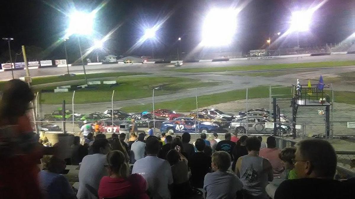 The field awaits the start for a race Saturday at Desoto Speedway.