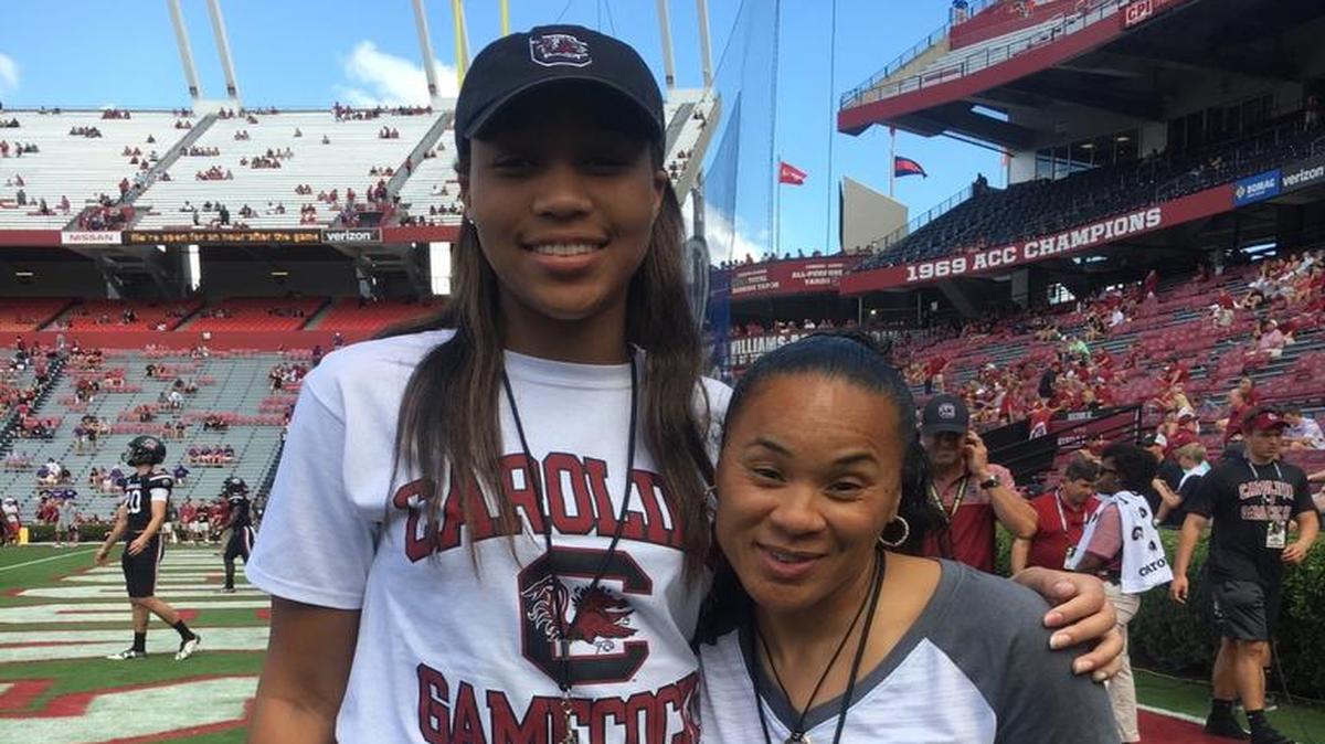 Lakewood Ranch High School senior LaDazhia Williams, left, poses with University of South Carolina women’s basketball coach Dawn Staley on Saturday before the Gamecocks home-opener football game in Columbia, S.C.