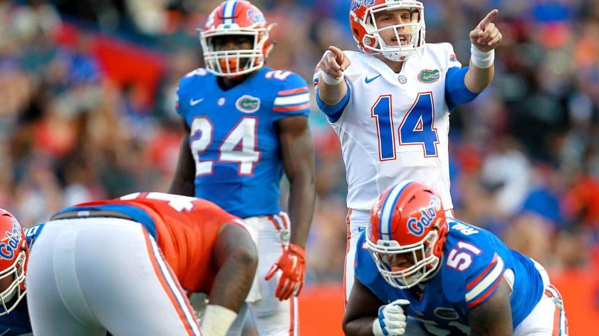 In this April 8 file photo, Florida quarterback Luke Del Rio points to defenders during the Orange and Blue Debut Spring Game at Ben Hill Griffin Stadium, in Gainesville. The Gators will give the journeyman quarterback his first collegiate start against Massachusetts on Saturday.