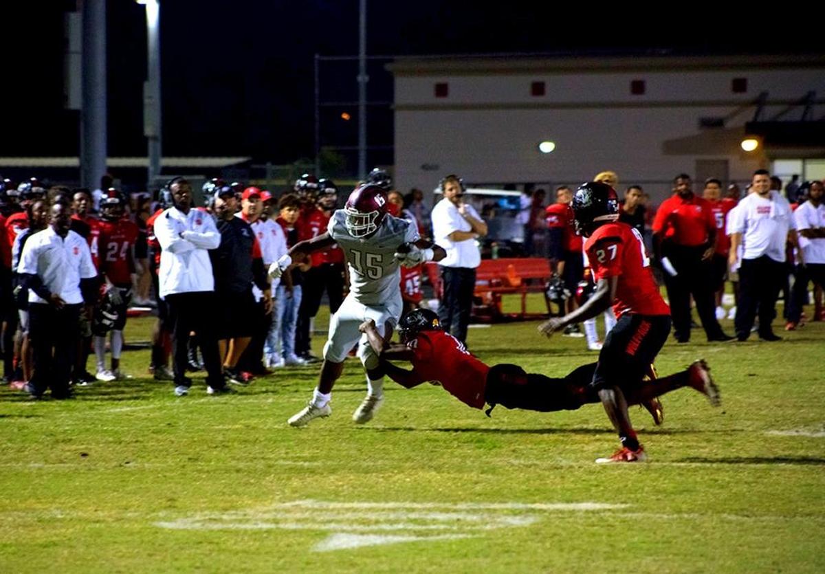 Braden River’s Knowledge McDaniel breaks free of a would-be tackler during Friday night’s first-round victory in the Class 7A playoffs.
