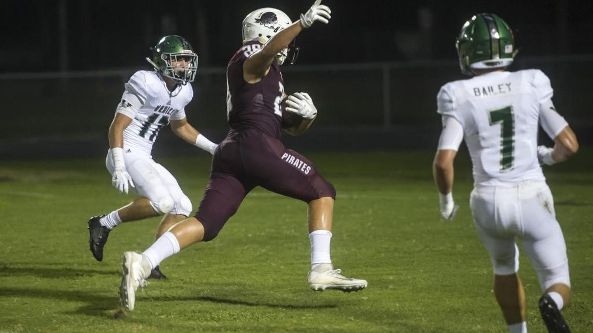Braden River plays Venice for the sixth time in three years on Friday night. In the regular-season meeting, Venice took a 41-35 victory despite this touchdown by the Pirates’ Tobey Travis.