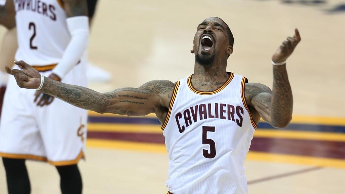 Cleveland guard J.R. Smith celebrates a basket against Golden State during the second half of Game 6 Thursday.