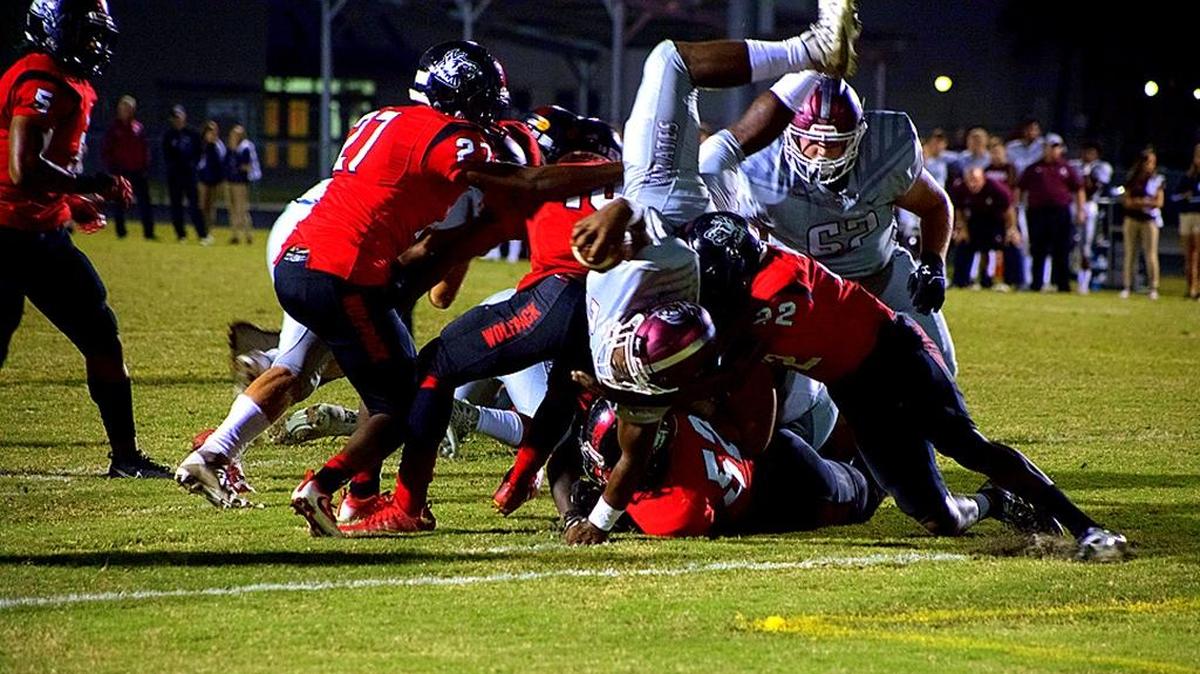 Braden River’s Deshaun Fenwick rushed for 241 yards and three touchdowns to lead the Pirates past South Fort Myers on Friday night.