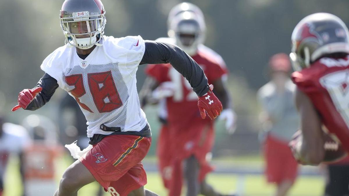 Tampa Bay Buccaneers first-round pick Vernon Hargreaves III (28) runs plays during training camp Thursday in Tampa.