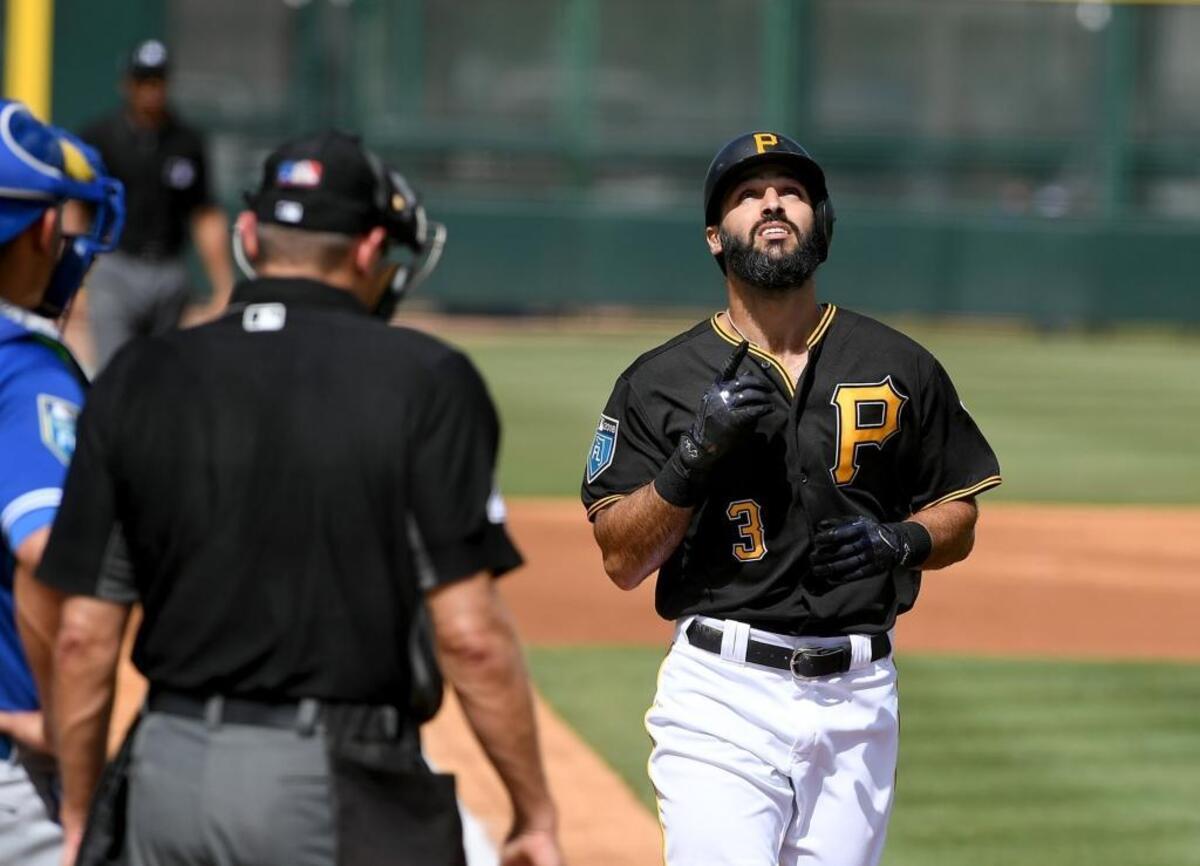 The Pirates’ Sean Rodriguez points skyward after hitting a home run against the Blue Jays on Thursday.